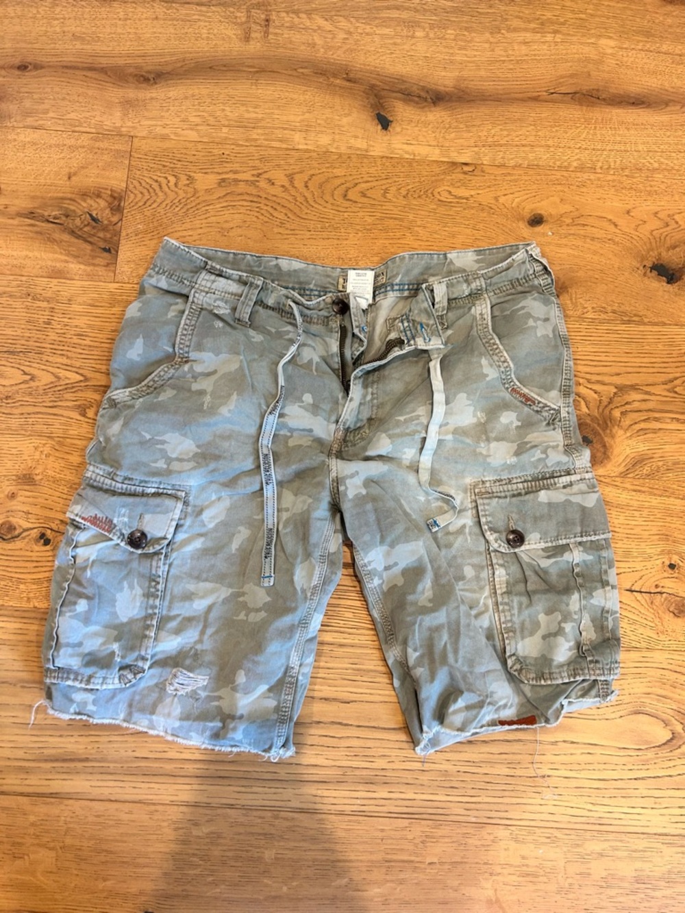 True Religion Men's Camouflage Cargo Shorts - Olive/Gray